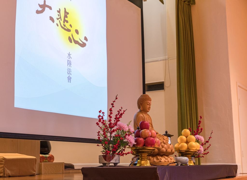 用懺愧心看自己，用感恩心看世界